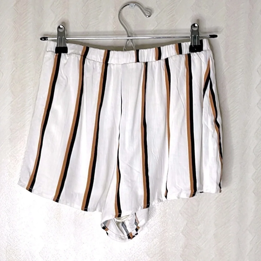 ❤️ 🆕 FOREVER 21 white Striped Shorts Size XS